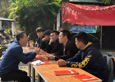 图一:尹明生老师进行问题解答