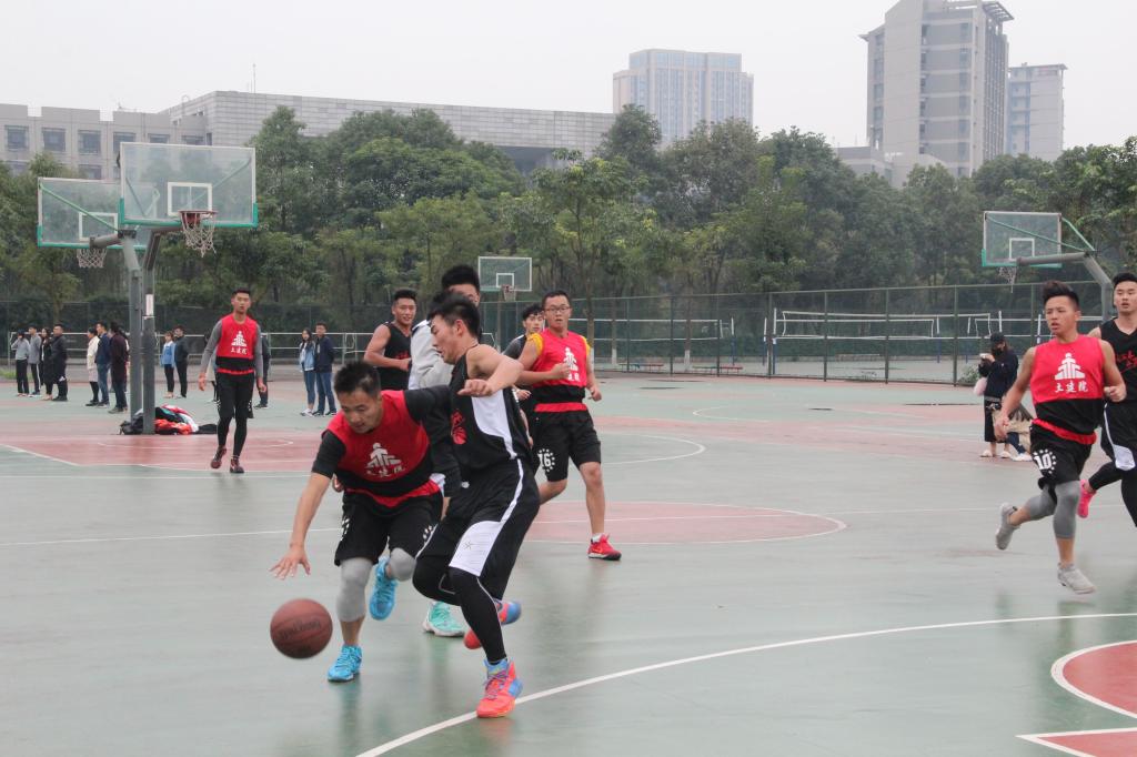 顶住防守人突破