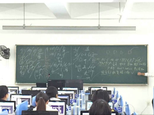 图为李丹阳老师现场演示笔记法