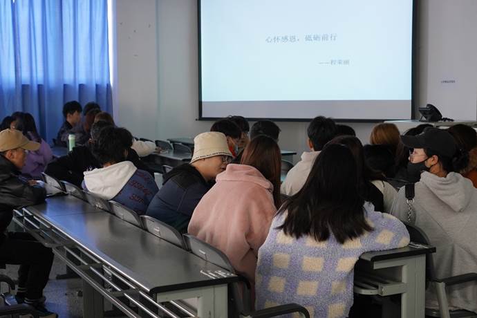 /Users/apple/Library/Containers/com.tencent.xinWeChat/Data/Library/Application Support/com.tencent.xinWeChat/2.0b4.0.9/73c541f5bc89410b37117f3dba5e41ea/Message/MessageTemp/d77e4c7f7e330745e018d9d4c9580f1d/File/合理使用助学金/活动现场照片/小组讨论/DSC01879.JPG