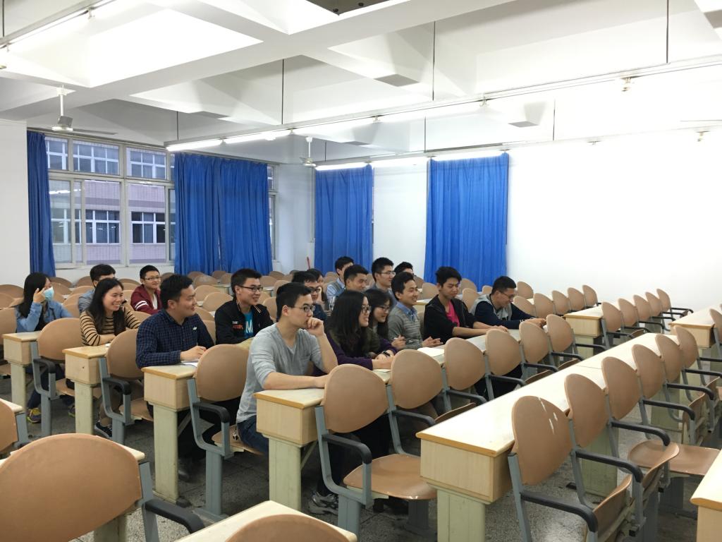 全体党员认真学习讲话精神