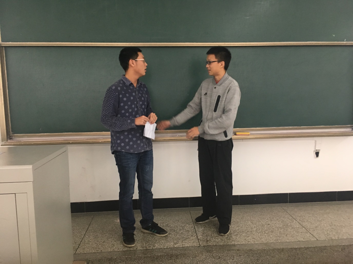 图2.《一则通知》正有序排演中