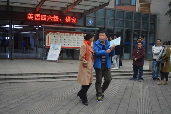 明辨楼A区逃生现场