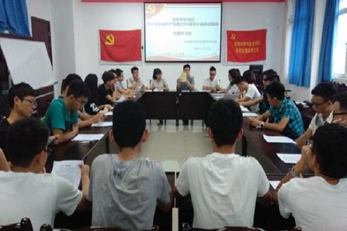 支部书记李龙珂老师安排工作
