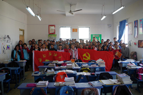 认真听讲的同学们