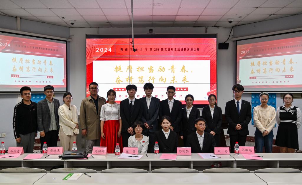 评委老师与参赛同学合影(1).jpg 评委老师与参赛同学合影(1).jpg