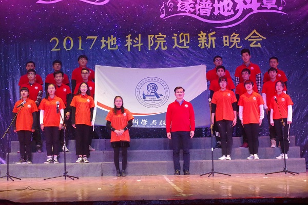 合唱《勘探队员之歌》