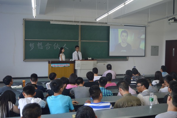 未能到场的学长发了的祝福视频