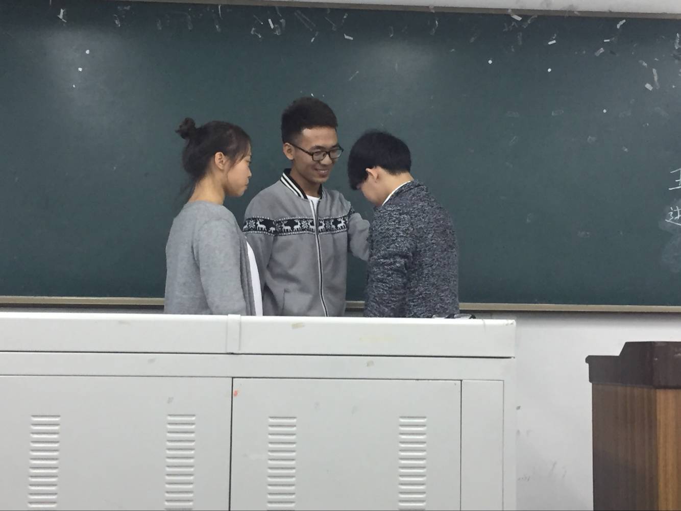 图2.《小铁人》排练进行中