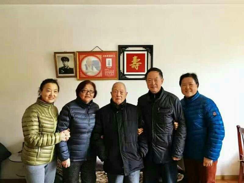 图1.家庭合照