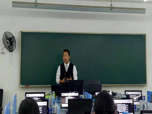图为李丹阳老师