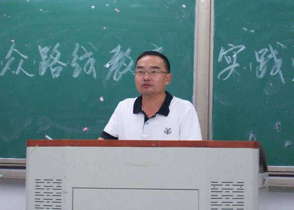 学校督导组第一小组组长郭敏讲话