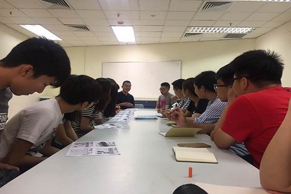 在香港大学与港大同学交流学习