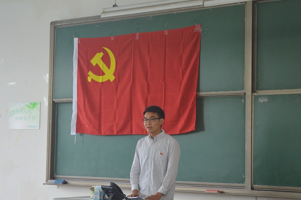 何坤同学发言