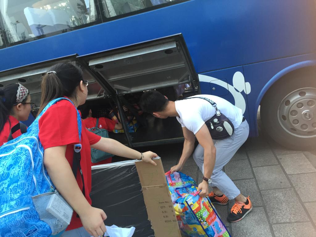 帮忙搬运行李