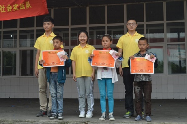 发放奖学金