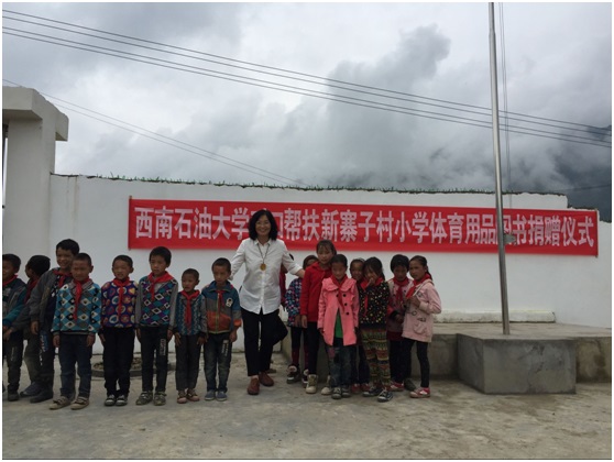 地科院老师看望援建学校学生