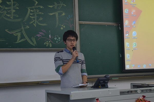 心协委员张荣卿上台汇报