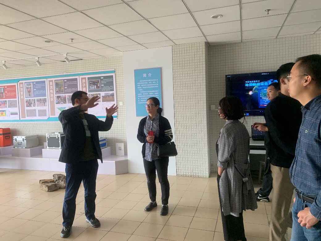 说明: G:\实验室\新闻\2021.5.26机电院到我院实验中心就工程质量认证的实验室工作进行交流\IMG_7910.JPG 说明: G:\实验室\新闻\2021.5.26机电院到我院实验中心就工程质量认证的实验室工作进行交流\IMG_7910.JPG