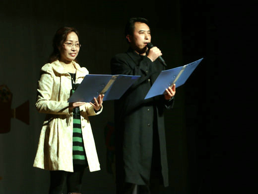 院党委书记许亚平及院长孙阳诗朗诵——《相信未来》
