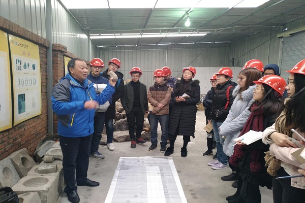安老师现场为同学们讲解井架相关知识