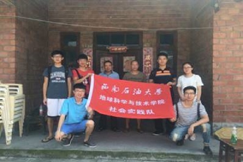 队员们合影
