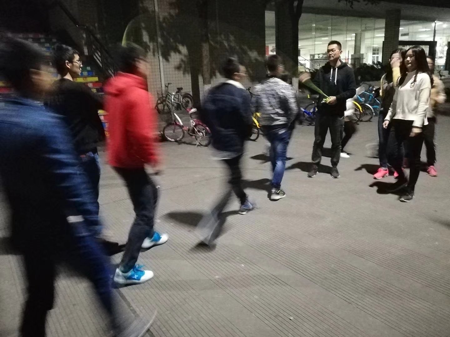八字跳绳练习