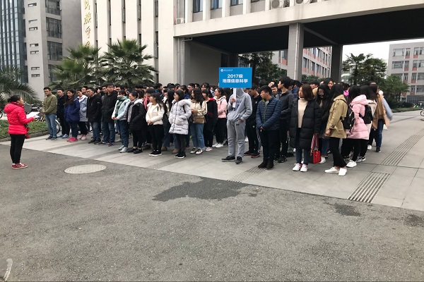 明辨楼C区逃生完毕
