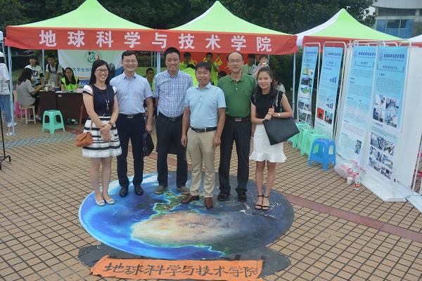 院领导迎新现场留影